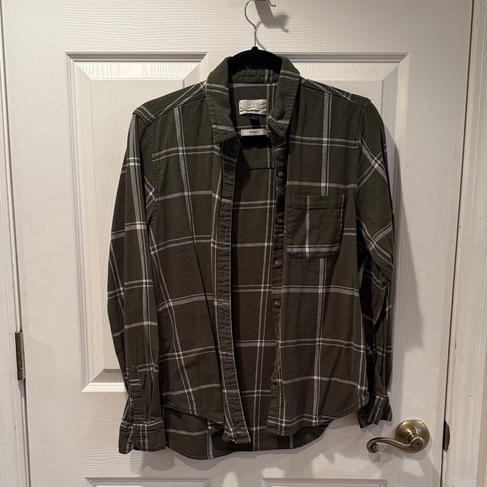 UNIVERSAL THREAD Green & White Plaid Long Sleeve Button Down Shirt